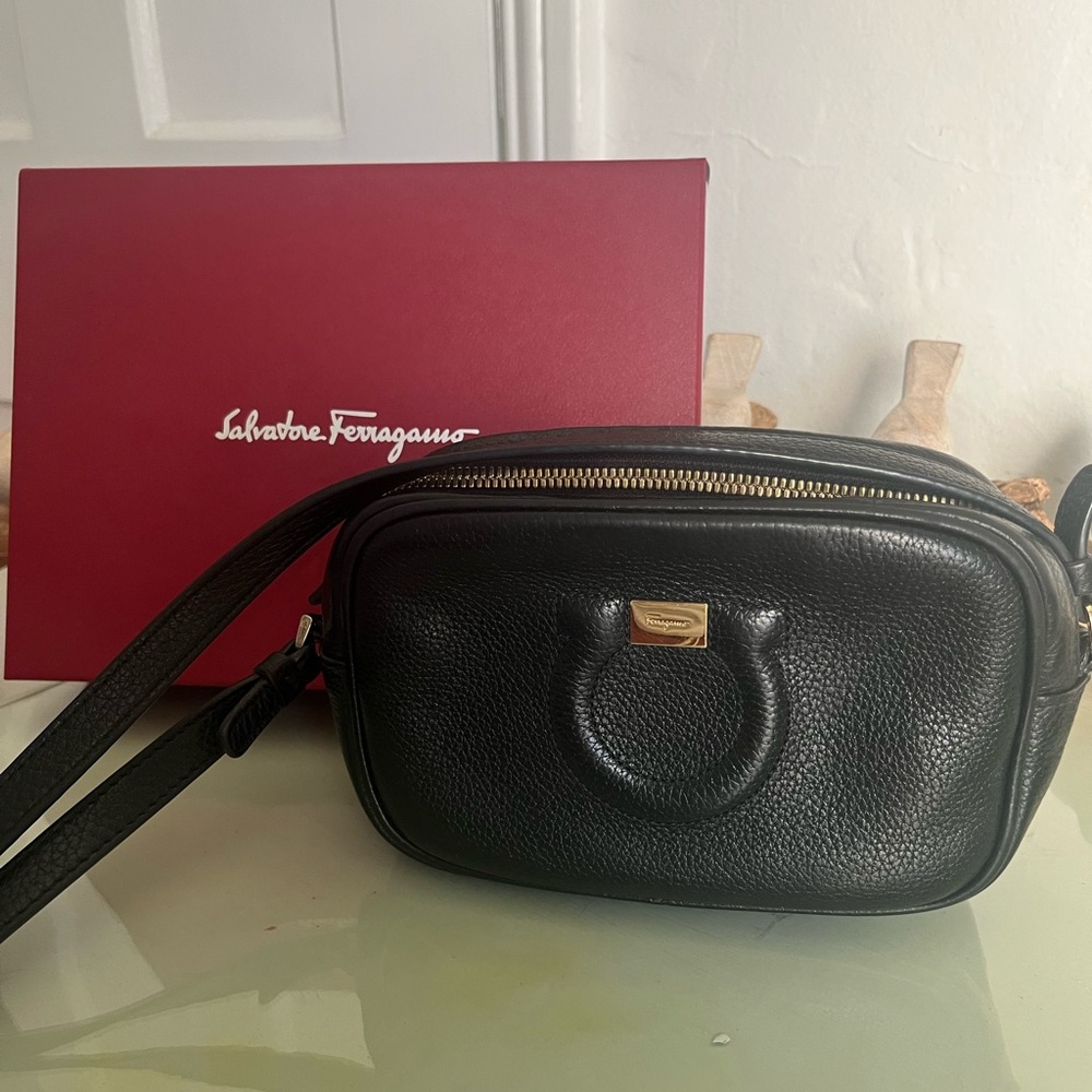 Salvatore ferragamo pebbled leather camera bag